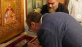СРБИЈА НИЈЕ ШАКА ЗОБИ Вучић присуствовао литургији у Цркви Лазарици у Крушевцу (ФОТО)