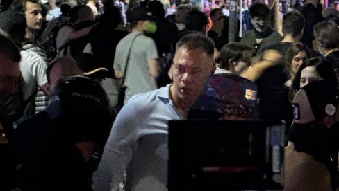 ХОЋЕ ДА НАПАДНУ СТУДЕНТЕ: Петар Ђујућ међу блокадерима који нападају полицију (ВИДЕО)