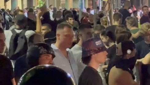 PETAR ĐURIĆ SA NAJEKSTREMNIJIM TERORISTIMA BLOKADERIMA KOJI NAPADAJU POLICIJU (VIDEO)