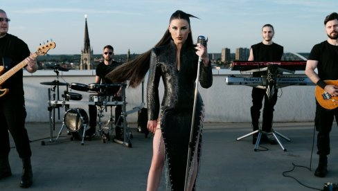 KOLEGENICA GA SHVATILA: Barbara Bobak napisala pesmu najvećem estradnom šmekeru (FOTO)