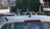 ИДИОТСКО БАХАЋЕЊЕ ТЕРОРИСТА НА ТРОШАРИНИ: Блокадери малтретирају људе на најглупљи могући начин (ВИДЕО)