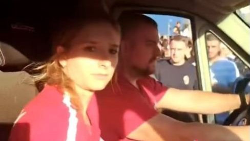 DOKLE IDE LUDILO BLOKADERA? Psuju i napadaju hitnu pomoć dok krvav čovek sedi unutra (VIDEO)