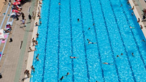 ОД ВЕЧЕРАС НОЋНО КУПАЊЕ У НОВОМ САДУ : Отворени базен „Спенс-а“ увео нову смену за купаче