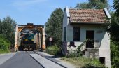 ВОЈСКА ПОСТАВЉА ПОНТОНСКИ МОСТ НАДОМАК СВИЛАЈНЦА: Решење за небезбедну конструкцију