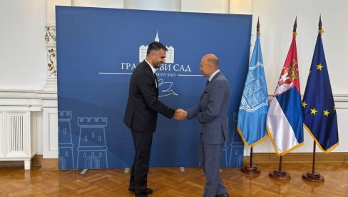 ČEŠKI AMBASADOR JAN BONDI POSETIO NOVI SAD: Razgovor sa gradonačelnikom o jačanju saradnje u različitim oblastima
