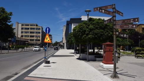 ГРАЂЕВИНСКА ИНСПЕКЦИЈА, ЗБОГ СТАТИЧКИХ НЕПРАВИЛНОСТИ, ЗАТВОРИЛА ПУНКТ ЗА ЈАВНИ МЕЂУМЕСНИ САОБРАЋАЈ   Кров паркирао Аутобуску станицу