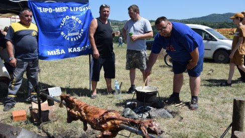 ODLAŽE SE ETNO FESTOVAL: „Bela crkva“