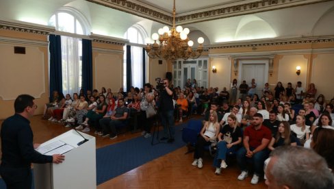 KIKINDA IZ BUDŽETA STIPENDIRA 257 STUDENATA: Najboljima mesečno po 10.000 dinara