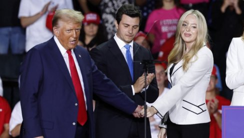 МАЛИ ЈЕ ИСТИ ДЕДА! Доналдова ћерка објавила прве фотке сина - људи кажу да је Трампова копија (ФОТО)