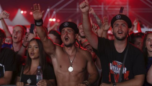 USTAŠKI DERNEK U ŠKOLAMA: Učenici u osječkoj srednjoj školi dobili petice jer su bili na koncertu Tompsona