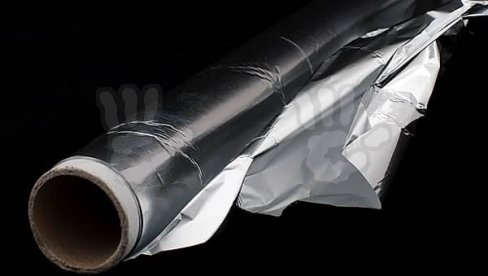 АЛУМИНИЈУМСКУ ФОЛИЈУ НАЈЧЕШЋЕ ПОГРЕШНО КОРИСТИМО: Ево чему служи сјајна, а чему мат страна