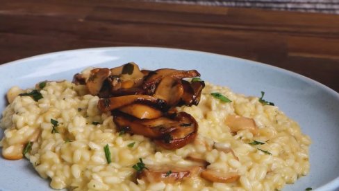 ZA SAVRŠENO KREMAST RIŽOTO KOJI SE SLUŽI U RESTORANIMA: Profesionalni kuvari u pirinač dodaju 1 kašiku ovog sastojka