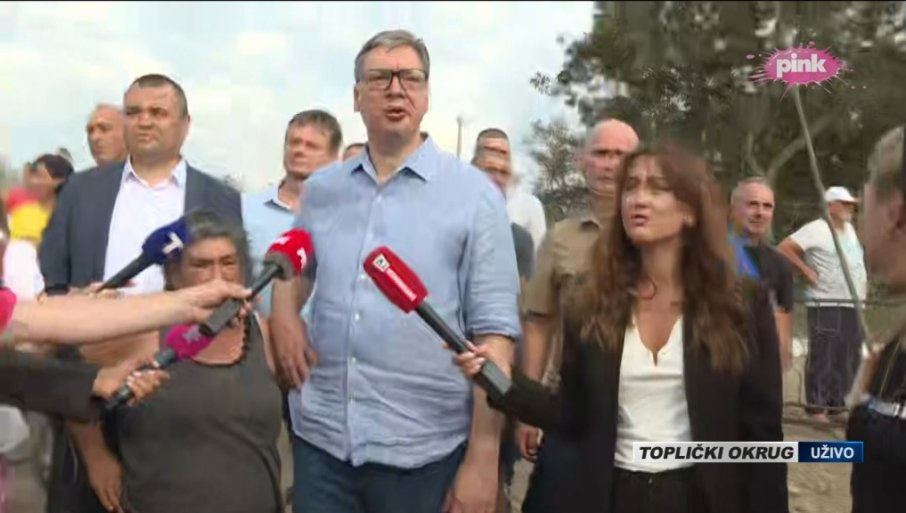PREDSEDNIK Srbije Aleksandar Vučić obilazi najugroženija mesta i požarom oštećene porodice koje su ostale bez kuća i pomoćnih objekata u Topličkom okrugu (Žitorađa i Kuršumlija) i Jablaničkom okrugu (Bojnik).