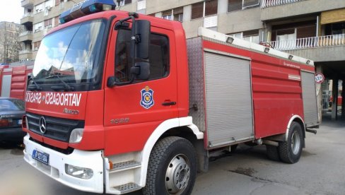 ДЕЦА И ВАСПИТАЧИЦЕ ХИТНО ЕВАКУИСАНИ: Пожар у вртићу на Вождовцу