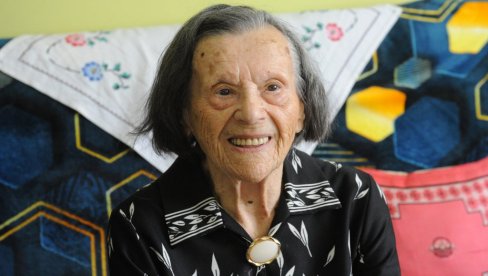 ВЕК ИСПИСАН СТИХОВИМА: Најстарија активна српска списатељица Петрица Бјелица прославила 100. рођендан