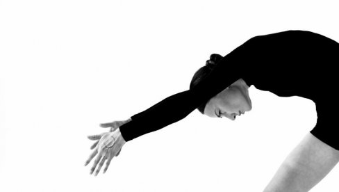 NA GRANICI PROŠLOSTI I SADAŠNJOSTI: Baletska umetnica i koreografkinja iz Gruzije Natija Bunturi izvešće perfoemans u U10