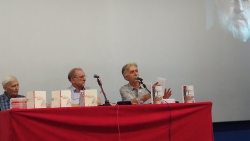 BORIO SE PROTIV ZABORAVA: Omaž prof. dr Zoranu Đeriću na Festivalu festivala u Trebinju