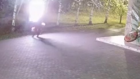 ХУЛИГАН УНИШТИО СПОМЕНИК РУСКИМ ХЕРОЈИМА: Сада мора на робију, бег му није успео (ВИДЕО)