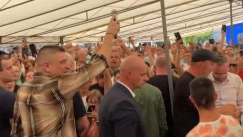 BAJA MALI KNINDŽA, DODIK I PTICO MOJA, BJELI LABUDE Cela Srpska u Branešcima (VIDEO)