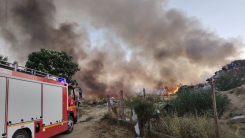 ZAHUKTAVA SE ISTRAGA POSLE POŽARA NA DEPONIJI METERIS I U SELIMA NEDALEKO OD VRANJA   Zagađenje najveća misterija