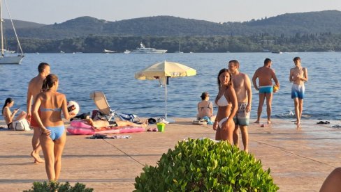 ОДМОР ПОД СЕНКОМ ПРОЈЕКТИЛА: Рат у Заливу мења мапу светског туризма - Туристи беже из Дубаија, Грчка и Шпанија постају „сигурне луке“