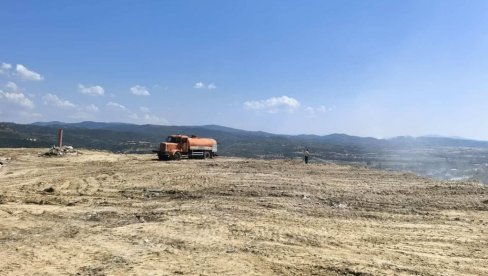 НАДЛЕЖНИ ЈОШ СУМИРАЈУ ПОСЛЕДИЦЕ ВАТРЕНЕ СТИХИЈЕ НА ДЕПОНИЈИ КОД ВРАЊА   Метерис под контролом