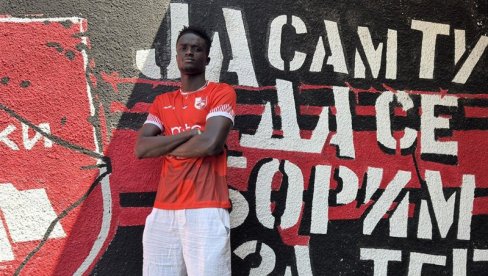 ИНТЕРНЕТ ЗВЕЗДА СТИГЛА НА ЧАИР: Милиони прегледа, атрактивни голови, Сенегалац потписао!