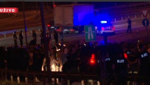 TERORIZAM BLOKADERA - BLOKIRALI AUTOPUT MILOŠ VELIKI: Zgubidani ugrožavali živote - policija reagovala