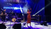 PUBLIKA I JA IMAMO ISTI UKUS: Milena Ćeranić svojom pojavom i muzikom oduševila Knjaževčane (FOTO)