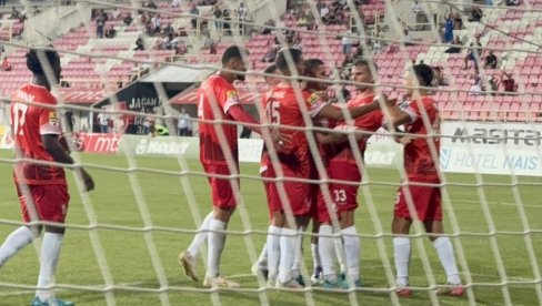 KIŠA U NIŠU, A NA ČAIRU KIŠA GOLOVA: Radnički slavio protiv Mladosti, a strelci golova skaču od sreće(VIDEO)