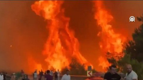VATRA GUTA SVE PRED SOBOM: LJudi beže u panici - gori Turska (VIDEO)