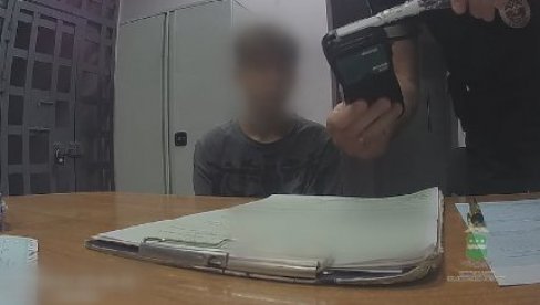 ДЕЧАК (11) ПИЈАН ВОЗИО ОЧЕВ АУТОМОБИЛ: Полиција зауставила возило и имала шта да види