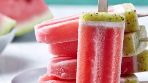 ОДУШЕВИЋЕТЕ ЦЕЛУ ПОРОДИЦУ: Домаћи сладолед од лубенице