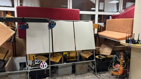 HAOS NA UNIVERZITETU U NOVOM PAZARU: Pogledajte šta su blokaderi ostavili iza sebe (FOTO)