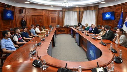 Министар академик Бела Балинт испратио српску репрезентацију на предстојећу Олимпијаду из вештачке интелигенције у Кини