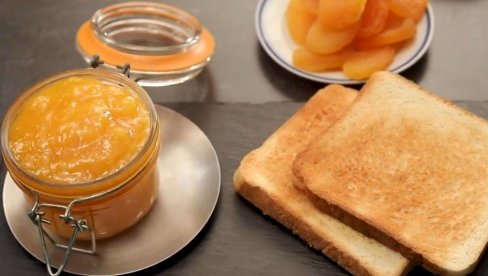 НАМАЗ БОЉИ ОД ЏЕМА: Домаћи путер од кајсије