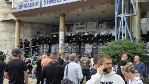 ДОЋИ ЋУ НА РАЗГОВОР Вучић: Нема пара док се не договоре, ни за Универзитет ни за Општину