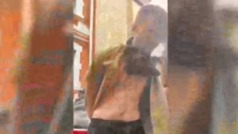 ЧОВЕК ПОКУШАО ДА ЗАПАЛИ БАНКУ: Просторија се испунила димом, обезбеђење хитно реаговало (ВИДЕО)