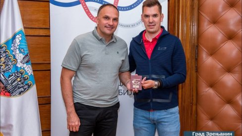 ПАСОШ ЕВРОПСКОГ ГРАДА СПОРТА ЗА ИЛИЈУ МАЈСТОРОВИЋА: Велико признање за некада први стонотениски рекет Баната из Зрењанина