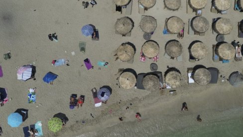 ДЕВОЈЧИЦА УБИЈЕНА? Нико не трага за њом: Мистериозна смрт на грчкој плажи