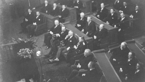 ОД НАЦИОНАЛНИХ УВРЕДА  ДО АТЕНТАТА У СКУПШТИНИ: Стјепан Радић, после атнтата, плачући је рекао краљу - Величанство, ја нисам ништа рђаво