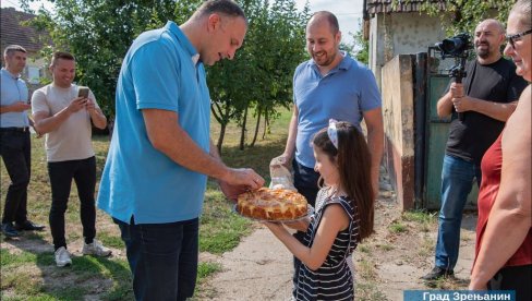 ОД НАНЕ И ЛАВАНДЕ ОСНОВЦИ ПРАВЕ ЕТЕРИЧНА УЉА: Занимљива иницијатива у издвојеном одељењу основне школе у месту Јанков Мост