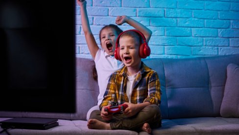 KAD PORASTEM BIĆU JUTJUBER: Kako zaštiti najmlađe od zloupotreba na internetu