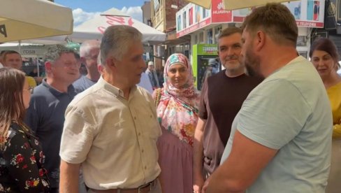 UGLJANIN SA BLOKADERIMA U NOVOM PAZARU: Lider ekstremističke stranke blokira sa 100 okupljenih zgubidana (FOTO)