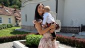 КАТАРИНА ЖИВКОВИЋ КРСТИЛА СИНА: Наш анђео је примио свој први благослов (ФОТО)