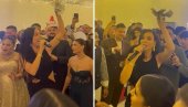 BAKŠIŠ NE UZIMAMO, SVE JE SAMO DEO TRADICIJE: Edita Aradinović zapevala na luksuznom romskom veselju (FOTO)