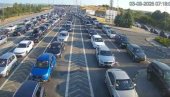 ŠPIC LETNJE SEZONE: Pojačan saobraćaj na auto-putu ka Nišu, gužve na ovim grnaičnim prelazima