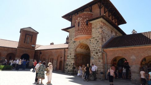 СВЕТКОВИНА СРПСКЕ ПОЕЗИЈЕ: Објављен програм 34. Жичког духовног сабора „Преображење“