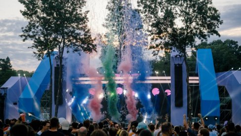 НА ПЕТ БИНА 100 ИЗВОЂАЧА: У Врњачкој Бањи се до 9. августа одржава „Лавфест“