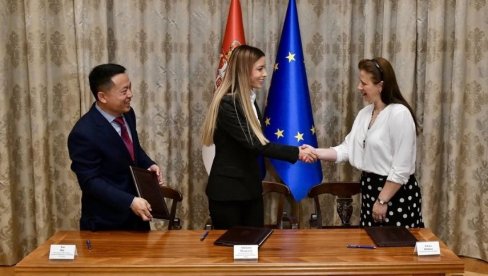 МЕСАРОВИЋ ПОТПИСАЛА МЕМОРАНДУМ СА КИНЕЗИМА: За изградњу нове фабрике у Ћуприји